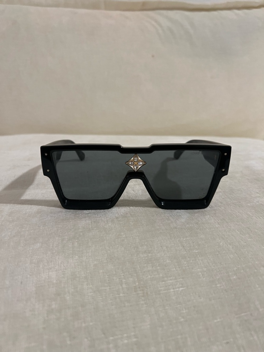 Louis Vuitton Black Oversized Geometric Sunglasses with Decorative Emblem